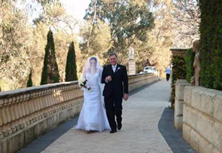 Amanda making her way to the ceremony
